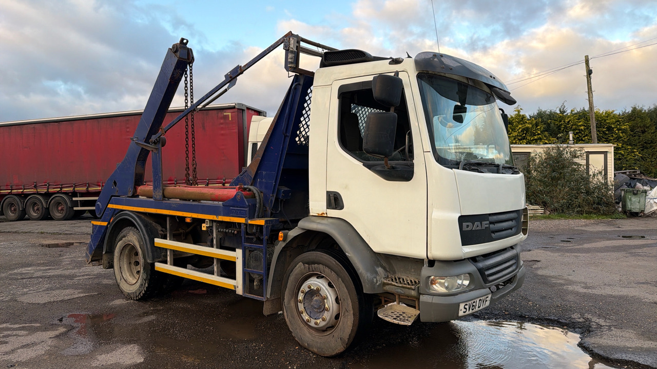 DAF LF 55.250 - Liftdumper lastbil: bild 1 DAF LF 55.250 - Liftdumper lastbil: bild 1