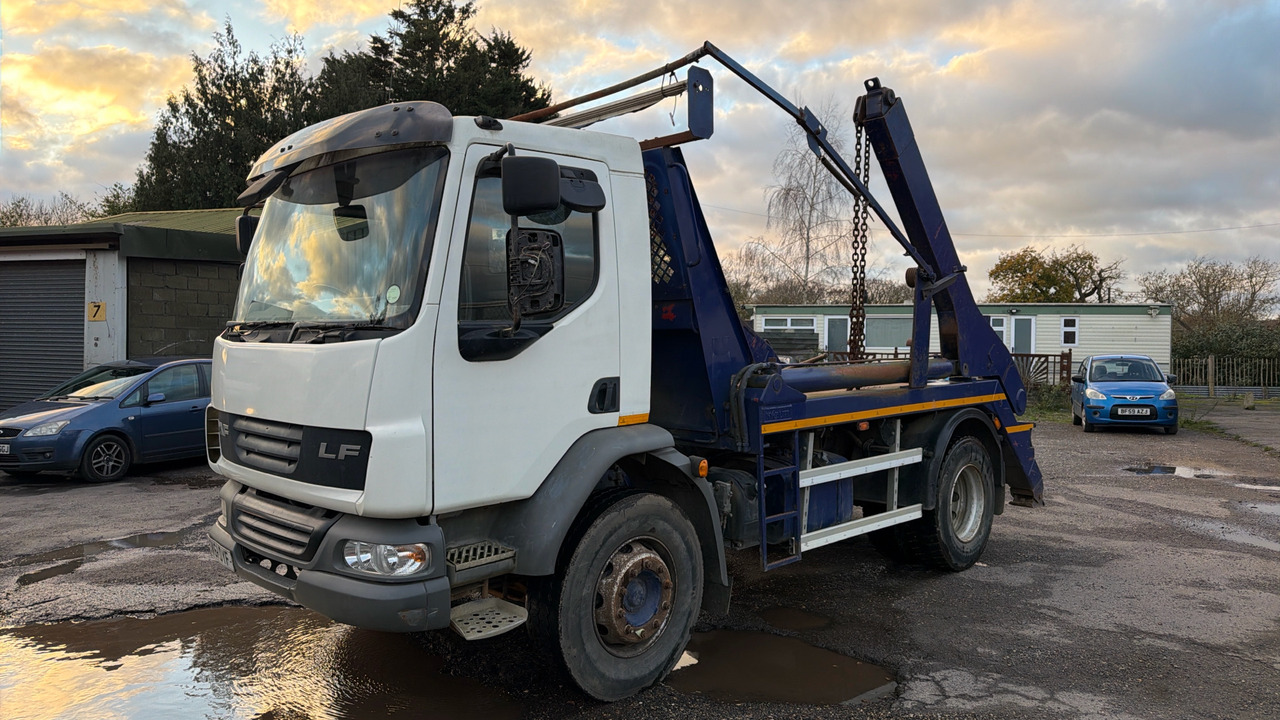 DAF LF 55.250 - Liftdumper lastbil: bild 2 DAF LF 55.250 - Liftdumper lastbil: bild 2