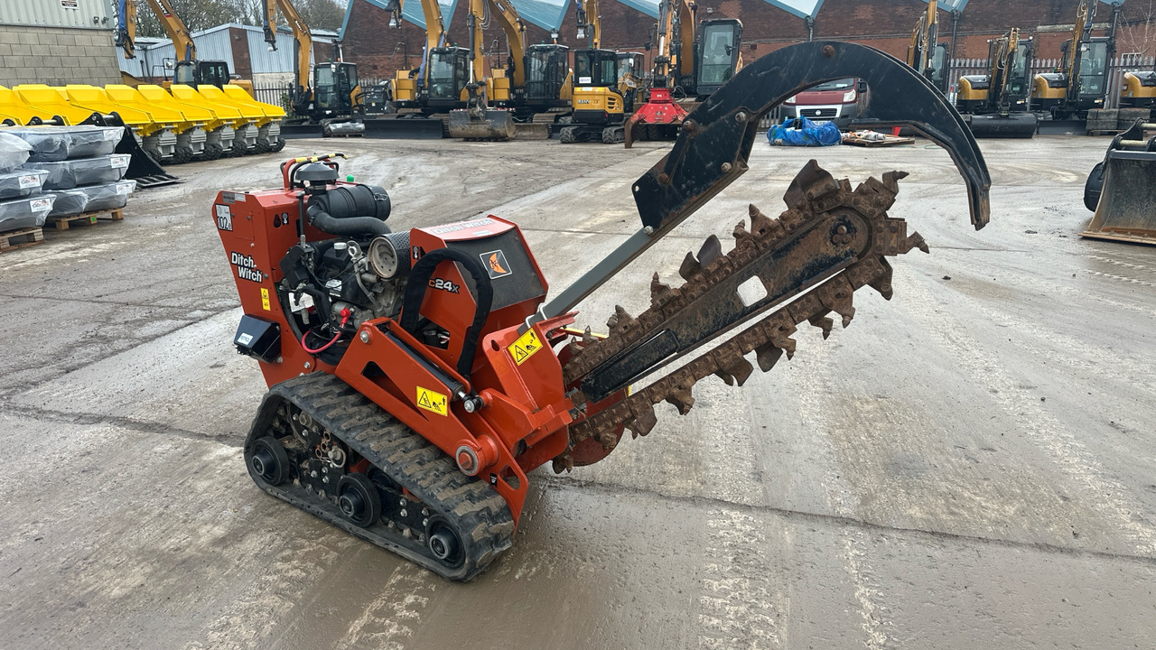 DITCH WITCH C24X - Kedjegrävare: bild 2 DITCH WITCH C24X - Kedjegrävare: bild 2