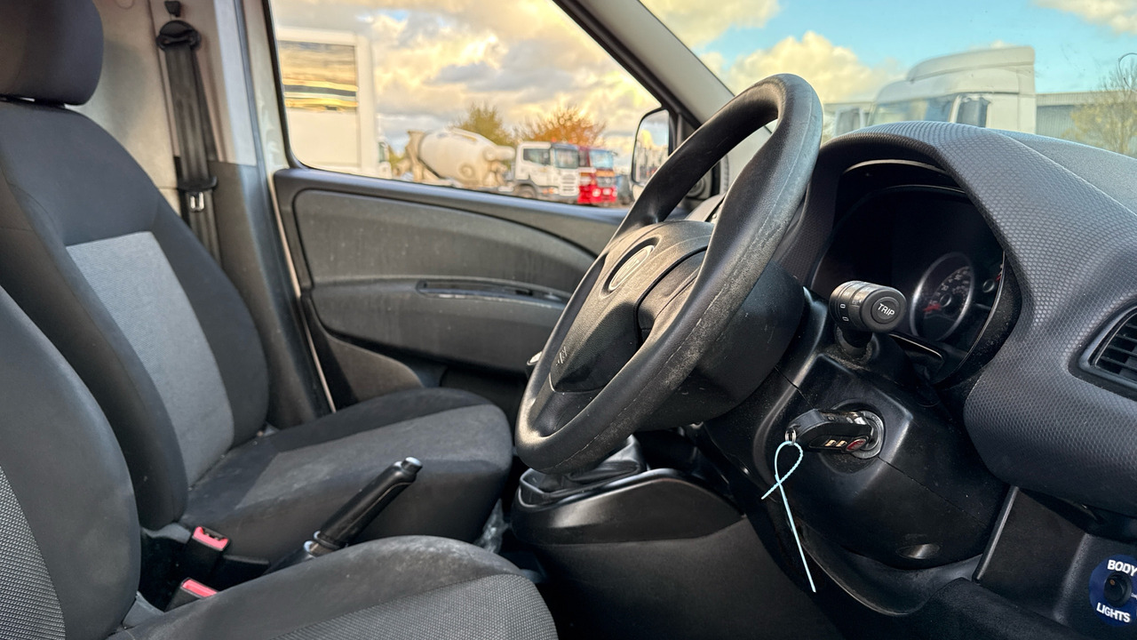 Fiat Doblo Work Up II 1.6 MULTIJET 16V - Transportbil med flak: bild 5 Fiat Doblo Work Up II 1.6 MULTIJET 16V - Transportbil med flak: bild 5