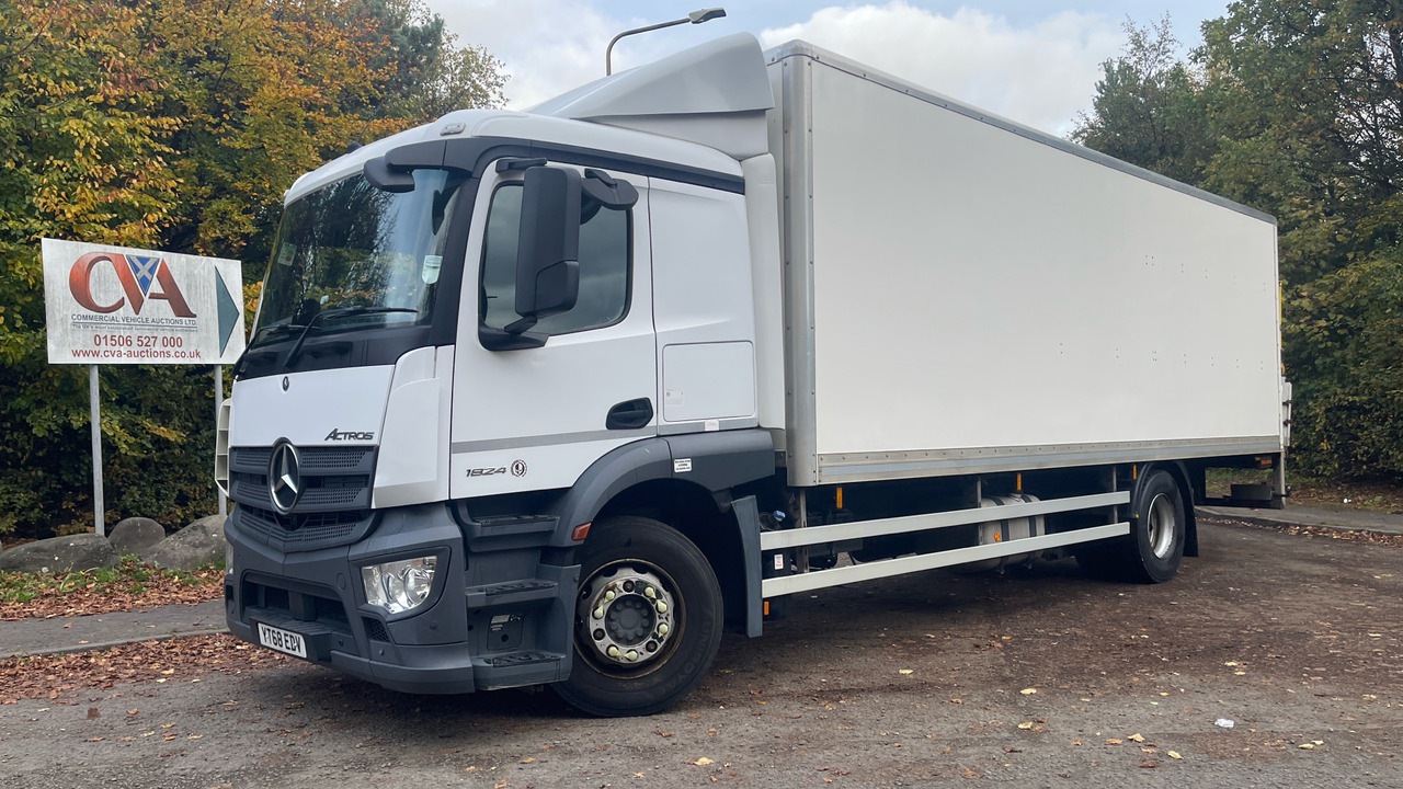 MERCEDES-BENZ ACTROS 1824 - Lastbil med skåp: bild 2 MERCEDES-BENZ ACTROS 1824 - Lastbil med skåp: bild 2