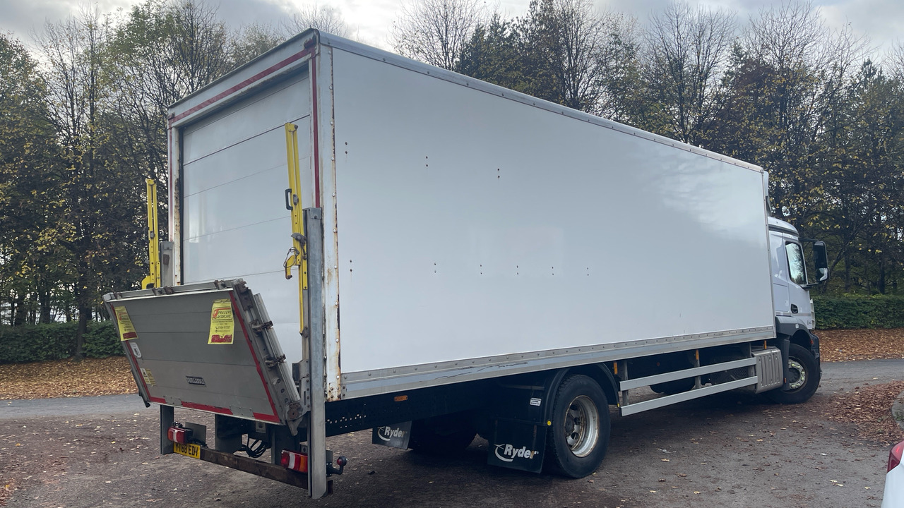 MERCEDES-BENZ ACTROS 1824 - Lastbil med skåp: bild 4 MERCEDES-BENZ ACTROS 1824 - Lastbil med skåp: bild 4