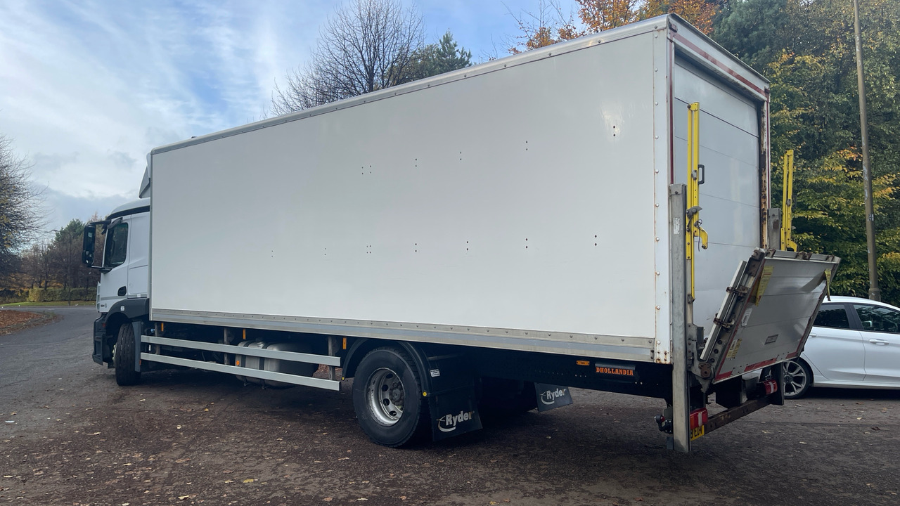 MERCEDES-BENZ ACTROS 1824 - Lastbil med skåp: bild 3 MERCEDES-BENZ ACTROS 1824 - Lastbil med skåp: bild 3