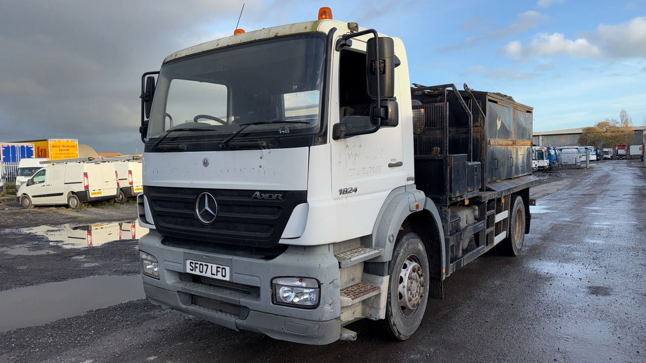 MERCEDES-BENZ AXOR 1824 - Asfaltmaskin: bild 2 MERCEDES-BENZ AXOR 1824 - Asfaltmaskin: bild 2
