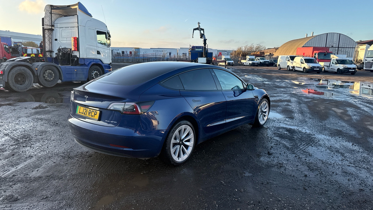 TESLA MODEL 3 LONG RANGE DUAL MOTOR - Sedan: bild 4 TESLA MODEL 3 LONG RANGE DUAL MOTOR - Sedan: bild 4