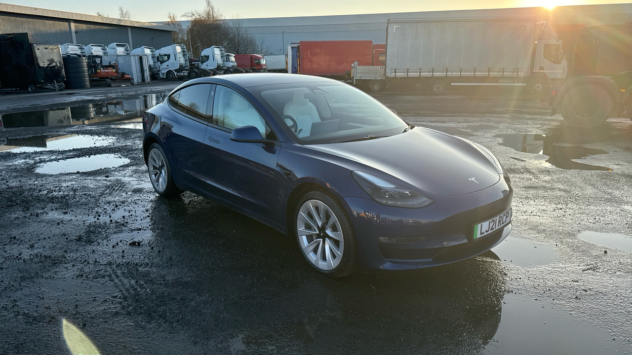 TESLA MODEL 3 LONG RANGE DUAL MOTOR - Sedan: bild 1 TESLA MODEL 3 LONG RANGE DUAL MOTOR - Sedan: bild 1