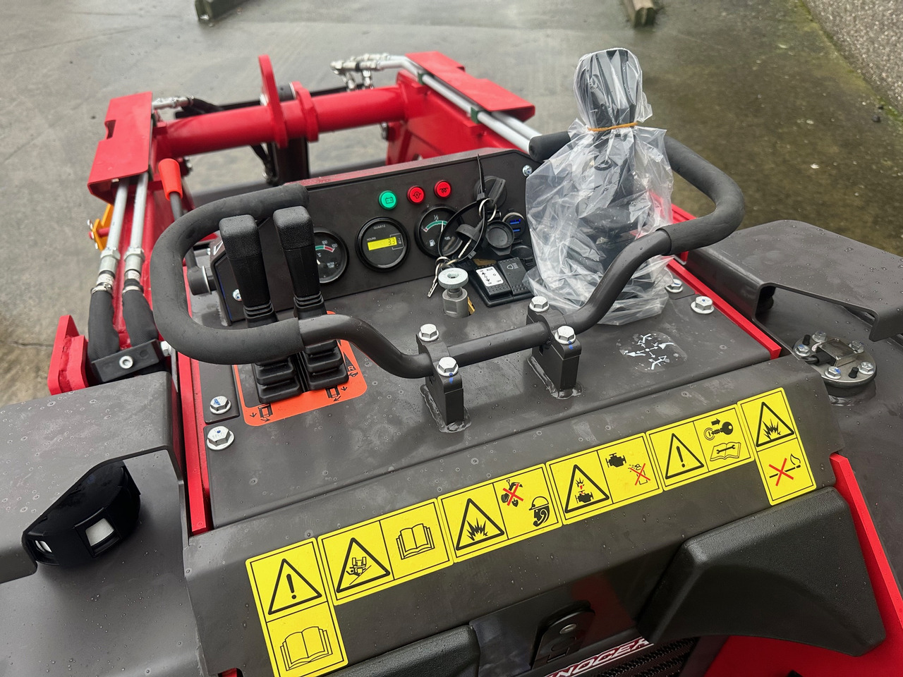 Rhinoceros KS925 - Kompaktlastare/ Slirstyrda lastare: bild 3 Rhinoceros KS925 - Kompaktlastare/ Slirstyrda lastare: bild 3