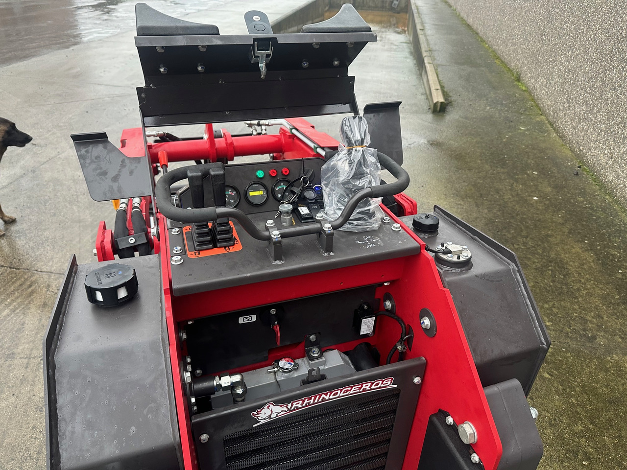 Rhinoceros KS925 - Kompaktlastare/ Slirstyrda lastare: bild 4 Rhinoceros KS925 - Kompaktlastare/ Slirstyrda lastare: bild 4