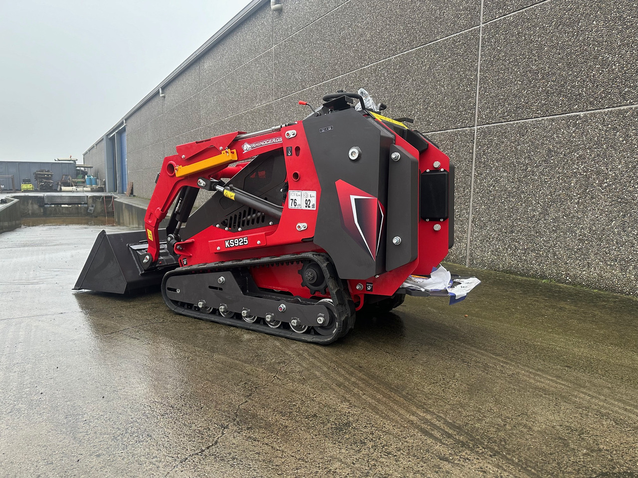 Rhinoceros KS925 - Kompaktlastare/ Slirstyrda lastare: bild 2 Rhinoceros KS925 - Kompaktlastare/ Slirstyrda lastare: bild 2