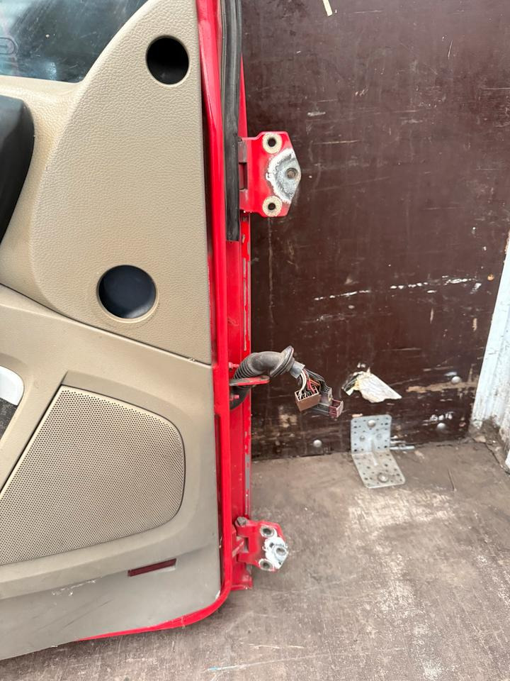 DAF XF 105,460 Fahrertür Rot Spiegel Innenverkleidung LN 47 - Dörr och reservdelar för Lastbil: bild 3 DAF XF 105,460 Fahrertür Rot Spiegel Innenverkleidung LN 47 - Dörr och reservdelar för Lastbil: bild 3