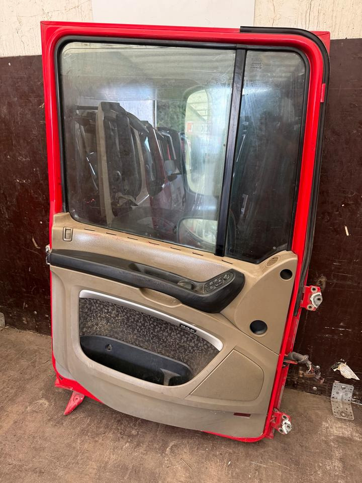 DAF XF 105,460 Fahrertür Rot Spiegel Innenverkleidung LN 47 - Dörr och reservdelar för Lastbil: bild 2 DAF XF 105,460 Fahrertür Rot Spiegel Innenverkleidung LN 47 - Dörr och reservdelar för Lastbil: bild 2