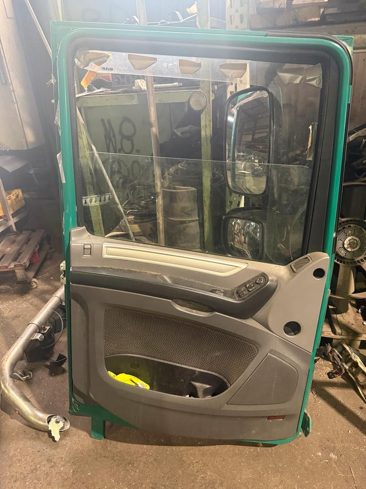 DAF XF 460 EU6 Fahrertür Grün Links Spiegel Innenverkleidung - Dörr och reservdelar för Lastbil: bild 2 DAF XF 460 EU6 Fahrertür Grün Links Spiegel Innenverkleidung - Dörr och reservdelar för Lastbil: bild 2