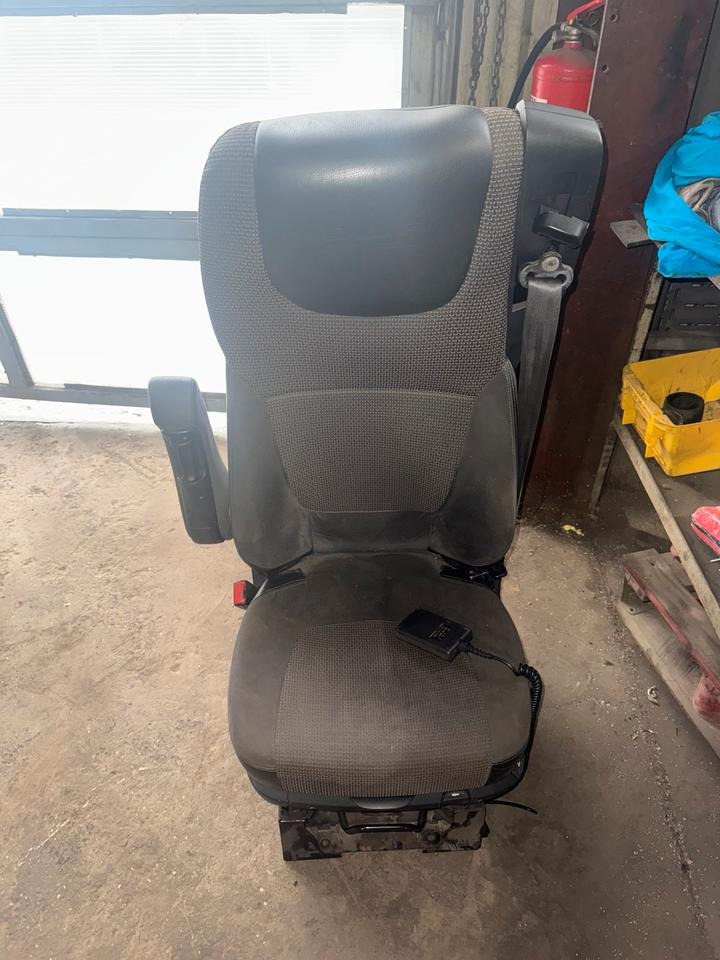 DAF XF 460 Euro 6 Fahrersitz mit Luft - Säte för Lastbil: bild 1 DAF XF 460 Euro 6 Fahrersitz mit Luft - Säte för Lastbil: bild 1