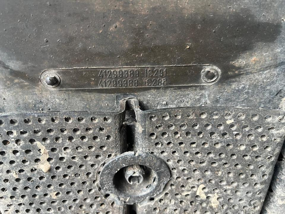 IVECO Stralis 450 Kotflügel vorne links 41299389 / 41299388 - Vinge för Lastbil: bild 2 IVECO Stralis 450 Kotflügel vorne links 41299389 / 41299388 - Vinge för Lastbil: bild 2