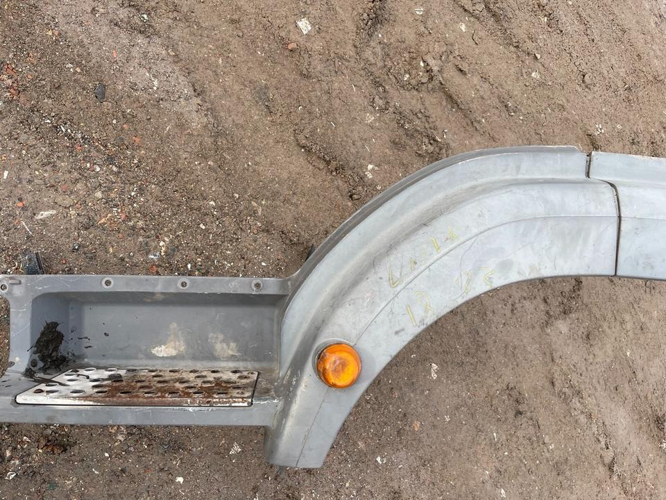 Mercedes AXOR Einstieg Links Kotflügel - Fotsteg för Lastbil: bild 1 Mercedes AXOR Einstieg Links Kotflügel - Fotsteg för Lastbil: bild 1