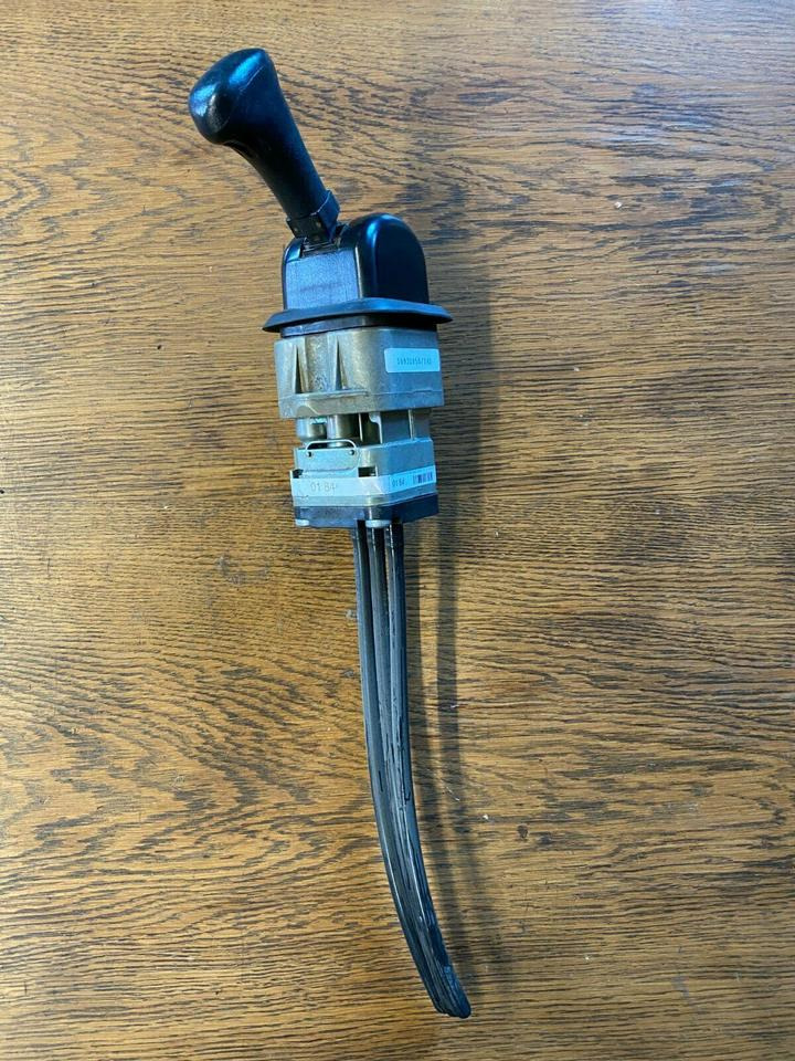 Mercedes Actros MP2 Handknorrbremse A 000 420 01 84 - Växelspak för Lastbil: bild 2 Mercedes Actros MP2 Handknorrbremse A 000 420 01 84 - Växelspak för Lastbil: bild 2