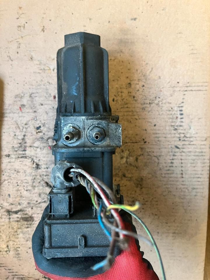 Mercedes Actros MP4 AdBlue Pumpe A0001402378 - Bränslepump för Lastbil: bild 4 Mercedes Actros MP4 AdBlue Pumpe A0001402378 - Bränslepump för Lastbil: bild 4