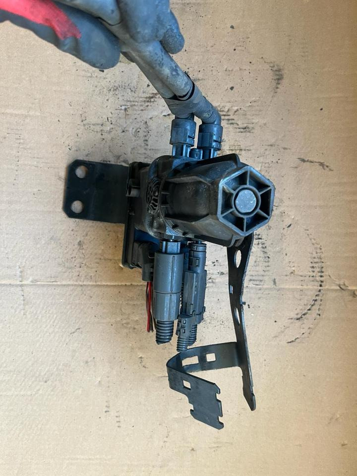 Mercedes Actros MP4 AdBlue Pumpe A0001403978 - Bränslepump för Lastbil: bild 3 Mercedes Actros MP4 AdBlue Pumpe A0001403978 - Bränslepump för Lastbil: bild 3