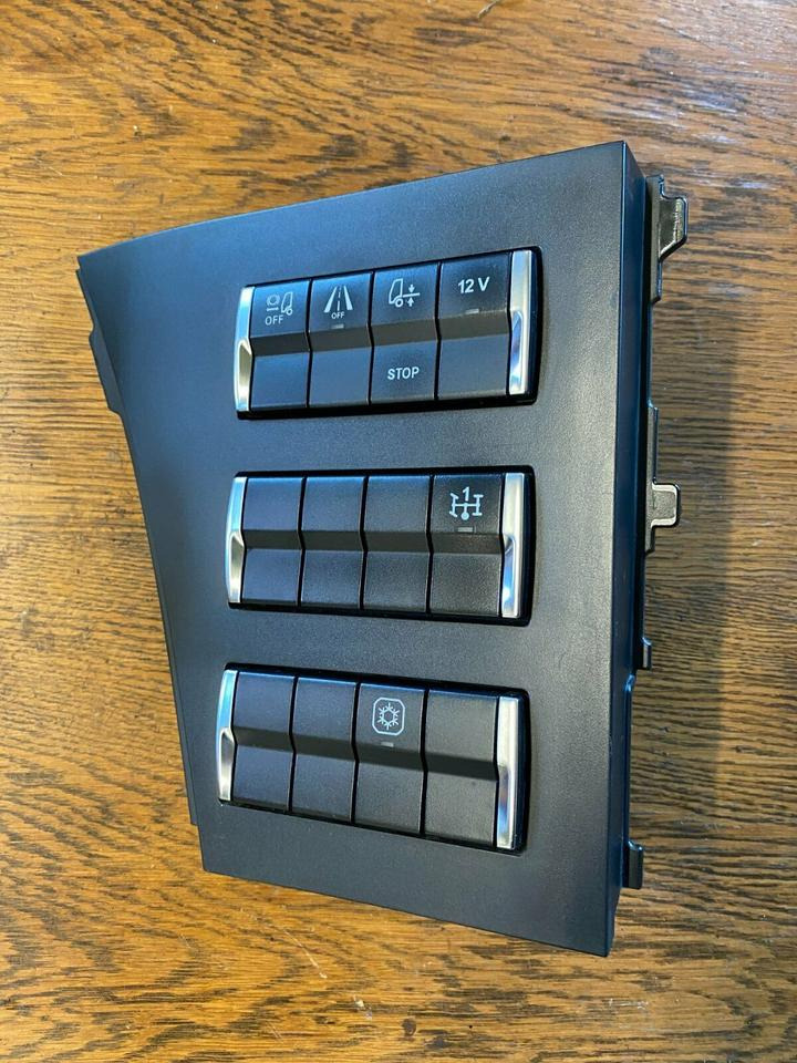 Mercedes Actros MP4 Bedienungspanel A 960 540 02 46 - Hytt och interiör för Lastbil: bild 2 Mercedes Actros MP4 Bedienungspanel A 960 540 02 46 - Hytt och interiör för Lastbil: bild 2