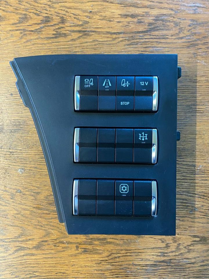 Mercedes Actros MP4 Bedienungspanel A 960 540 02 46 - Hytt och interiör för Lastbil: bild 1 Mercedes Actros MP4 Bedienungspanel A 960 540 02 46 - Hytt och interiör för Lastbil: bild 1