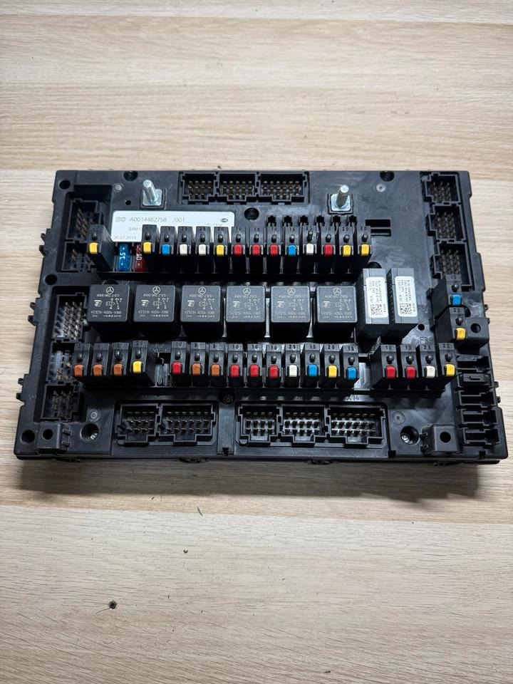 Mercedes Actros MP4 SAM Cabin Sicherungskasten A0014462758 - Säkring: bild 2 Mercedes Actros MP4 SAM Cabin Sicherungskasten A0014462758 - Säkring: bild 2