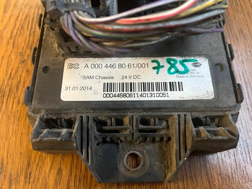 Mercedes Actros MP4 SAM Modul A0004468061 - Elektriskt system för Lastbil: bild 2 Mercedes Actros MP4 SAM Modul A0004468061 - Elektriskt system för Lastbil: bild 2