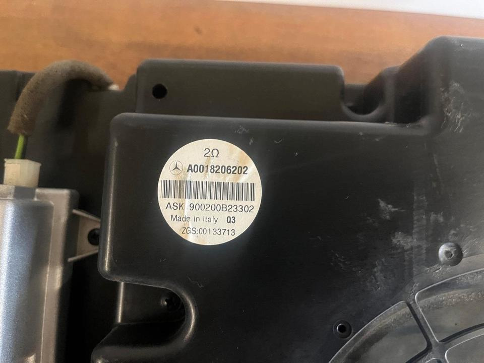 Mercedes Actros MP4 Subwoofer Soundsystem Bass A0018206202 - Instrumentbräda för Lastbil: bild 3 Mercedes Actros MP4 Subwoofer Soundsystem Bass A0018206202 - Instrumentbräda för Lastbil: bild 3