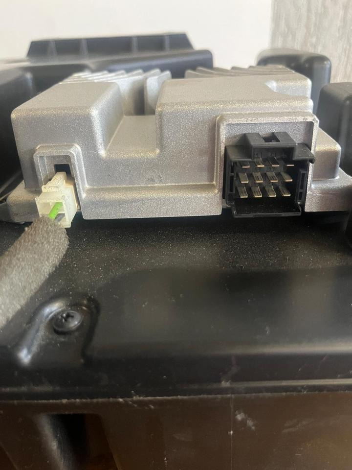 Mercedes Actros MP4 Subwoofer Soundsystem Bass A0018206202 - Instrumentbräda för Lastbil: bild 4 Mercedes Actros MP4 Subwoofer Soundsystem Bass A0018206202 - Instrumentbräda för Lastbil: bild 4