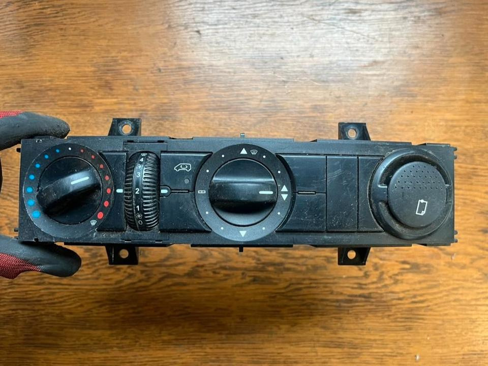 Mercedes Sprinter Klimabedienteil Klima Heizung  A9068300185 - Värme/ Ventilation för Lastbil: bild 1 Mercedes Sprinter Klimabedienteil Klima Heizung  A9068300185 - Värme/ Ventilation för Lastbil: bild 1