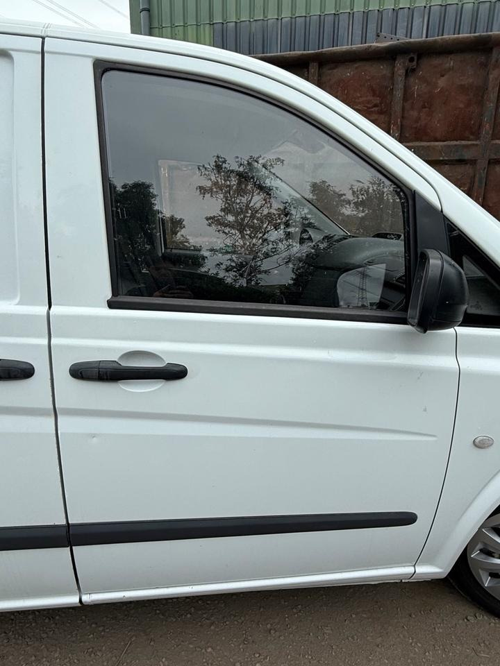Mercedes VITO Beifahrertür Rechts komplett BJ 2012 - Dörr och reservdelar för Transportbil: bild 1 Mercedes VITO Beifahrertür Rechts komplett BJ 2012 - Dörr och reservdelar för Transportbil: bild 1