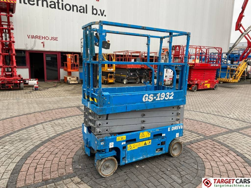 Genie GS-1932 I-Drive Electric Scissor Work Lift 779cm - Saxlift: bild 1 Genie GS-1932 I-Drive Electric Scissor Work Lift 779cm - Saxlift: bild 1