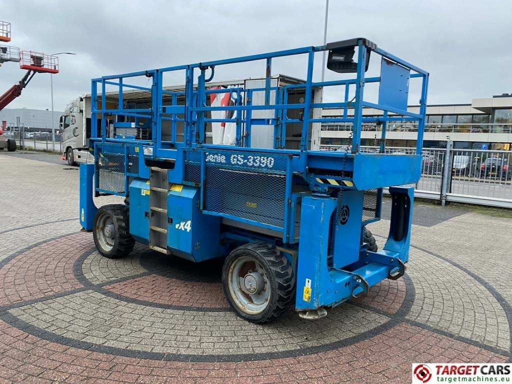 Genie GS-3390RT Diesel 4x4 Scissor Work Lift 1206cm - Saxlift: bild 2 Genie GS-3390RT Diesel 4x4 Scissor Work Lift 1206cm - Saxlift: bild 2