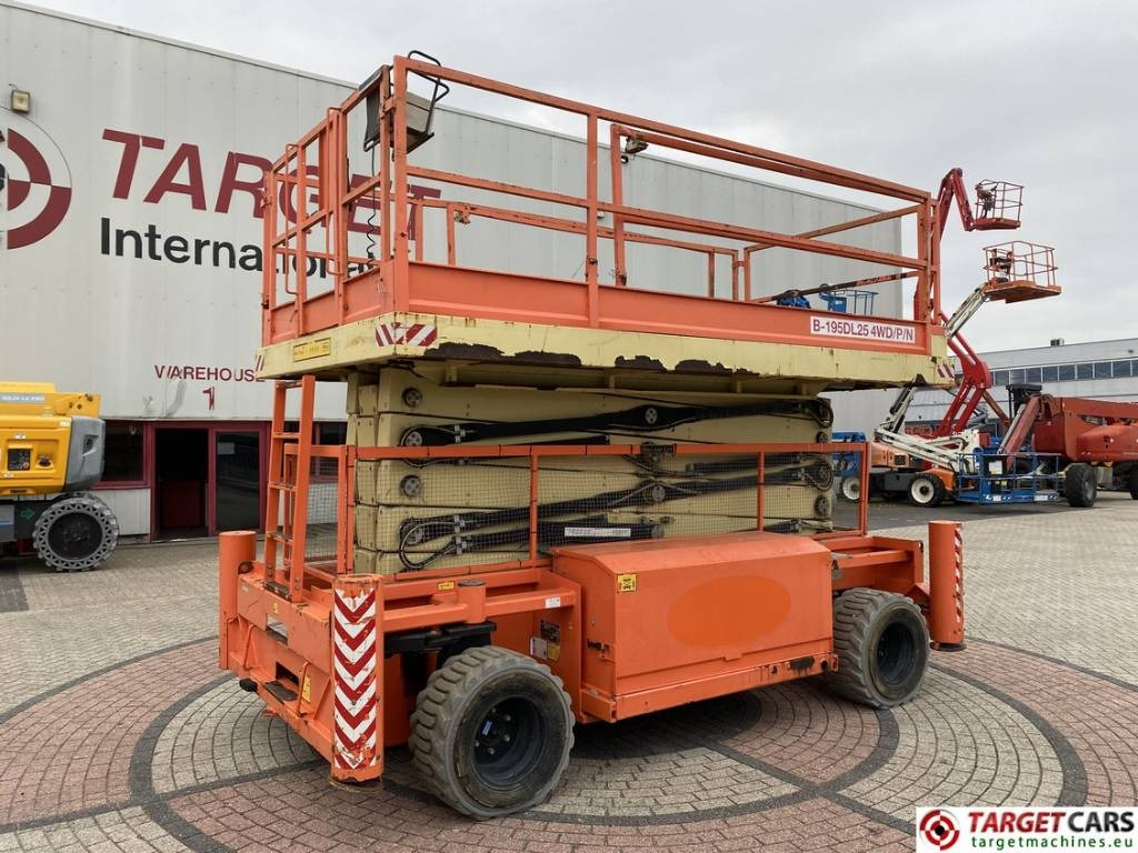 Holland Lift B195DL-25 Diesel 4x4 Scissor Work Lift 2150cm - Saxlift: bild 1 Holland Lift B195DL-25 Diesel 4x4 Scissor Work Lift 2150cm - Saxlift: bild 1