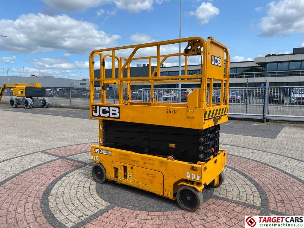 JCB S3246E Electric Scissor Work Lift 1200cm - Saxlift: bild 2 JCB S3246E Electric Scissor Work Lift 1200cm - Saxlift: bild 2