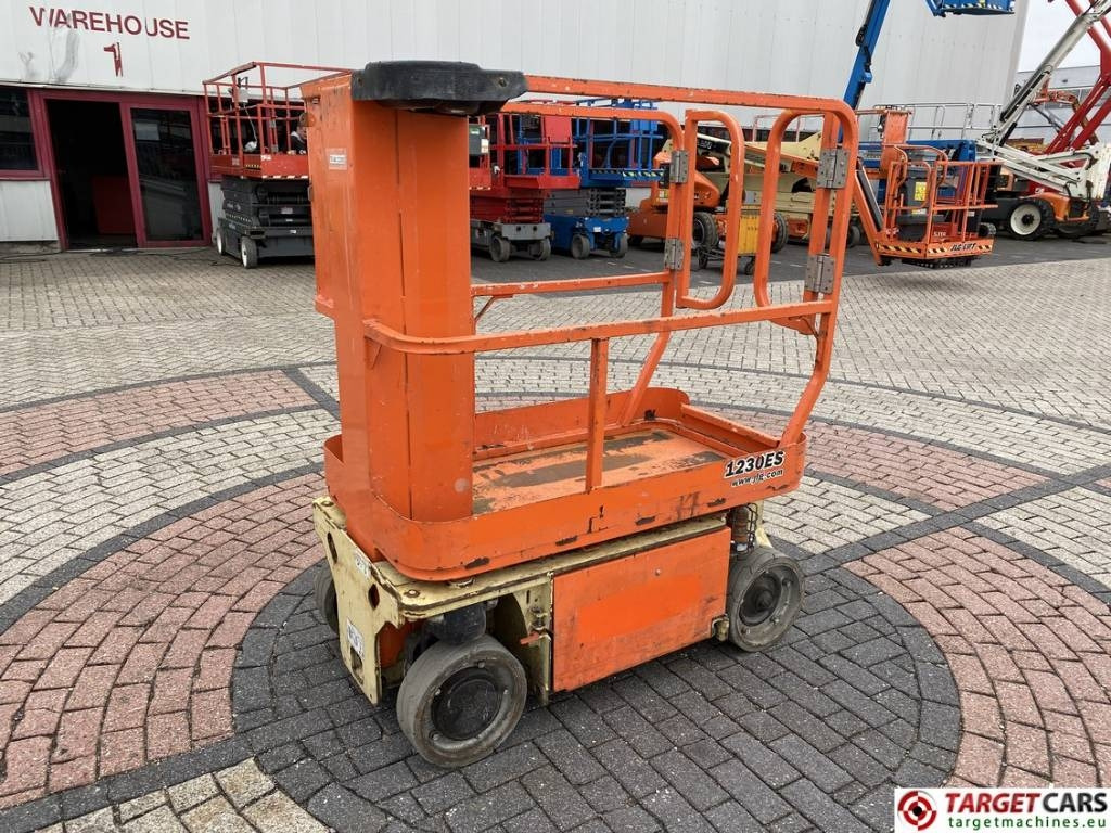 JLG 1230ES Electric Vertical Mast Work Lift 566cm - Pelarlift: bild 1 JLG 1230ES Electric Vertical Mast Work Lift 566cm - Pelarlift: bild 1