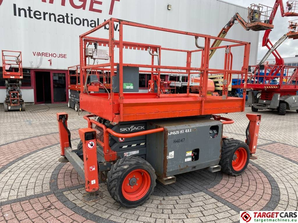 SkyJack SJ6826RT Diesel 4x4 Scissor Work Lift 992cm - Saxlift: bild 1 SkyJack SJ6826RT Diesel 4x4 Scissor Work Lift 992cm - Saxlift: bild 1