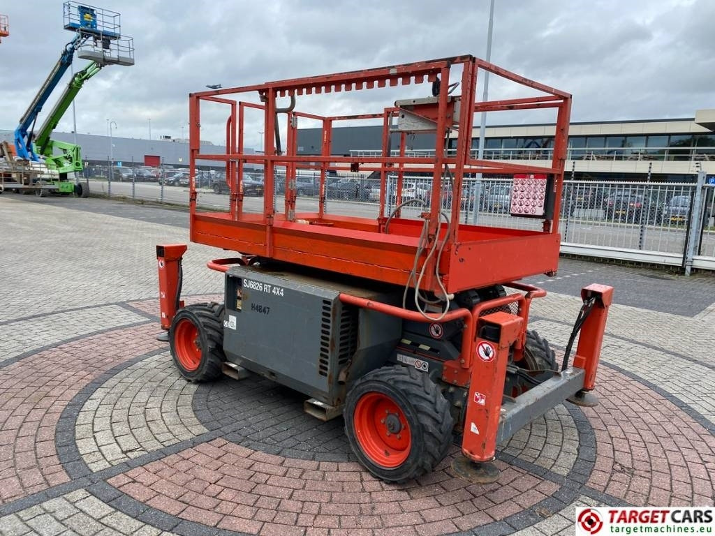 SkyJack SJ6826RT Diesel 4x4 Scissor Work Lift 992cm - Saxlift: bild 2 SkyJack SJ6826RT Diesel 4x4 Scissor Work Lift 992cm - Saxlift: bild 2