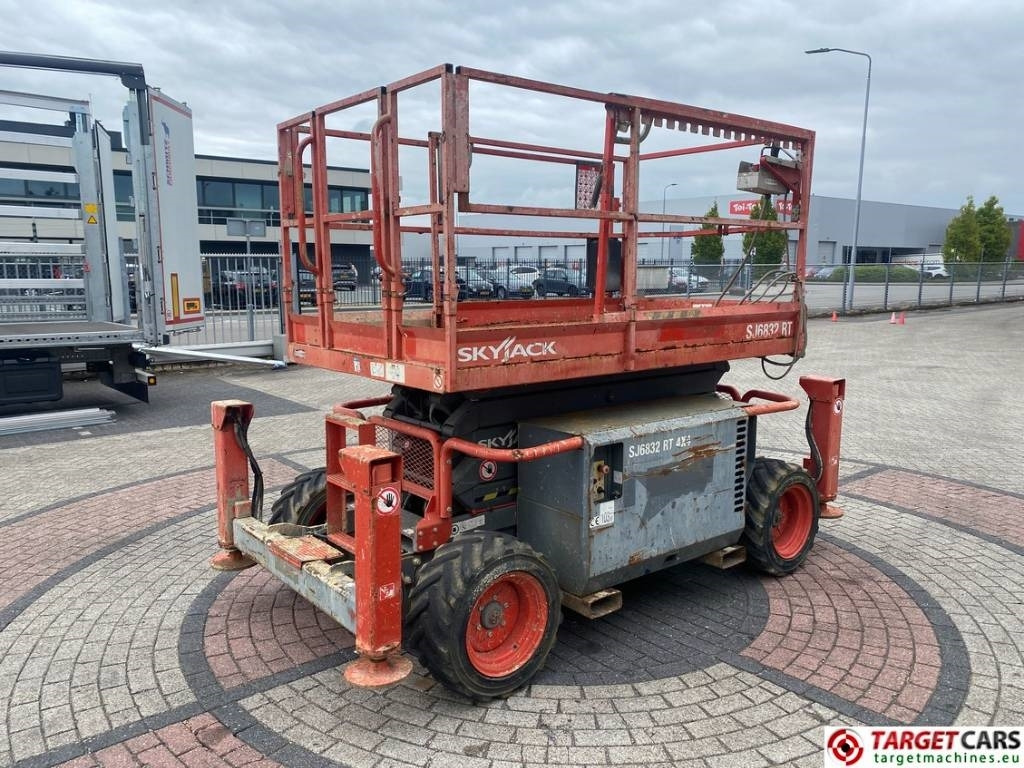 SkyJack SJ6832 RT Diesel 4x4 Scissor Work Lift 1180cm - Saxlift: bild 3 SkyJack SJ6832 RT Diesel 4x4 Scissor Work Lift 1180cm - Saxlift: bild 3