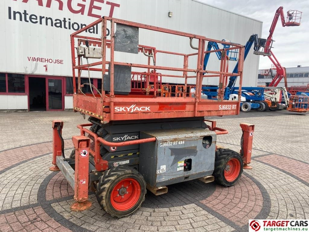 SkyJack SJ6832 RT Diesel 4x4 Scissor Work Lift 1180cm - Saxlift: bild 1 SkyJack SJ6832 RT Diesel 4x4 Scissor Work Lift 1180cm - Saxlift: bild 1