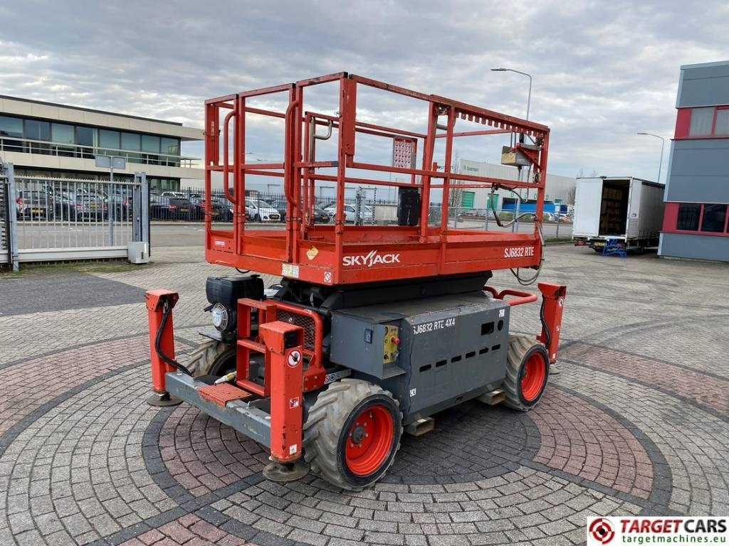 SkyJack SJ6832RTE HyBrid 4x4 Scissor Work Lift 1180cm - Saxlift: bild 3 SkyJack SJ6832RTE HyBrid 4x4 Scissor Work Lift 1180cm - Saxlift: bild 3