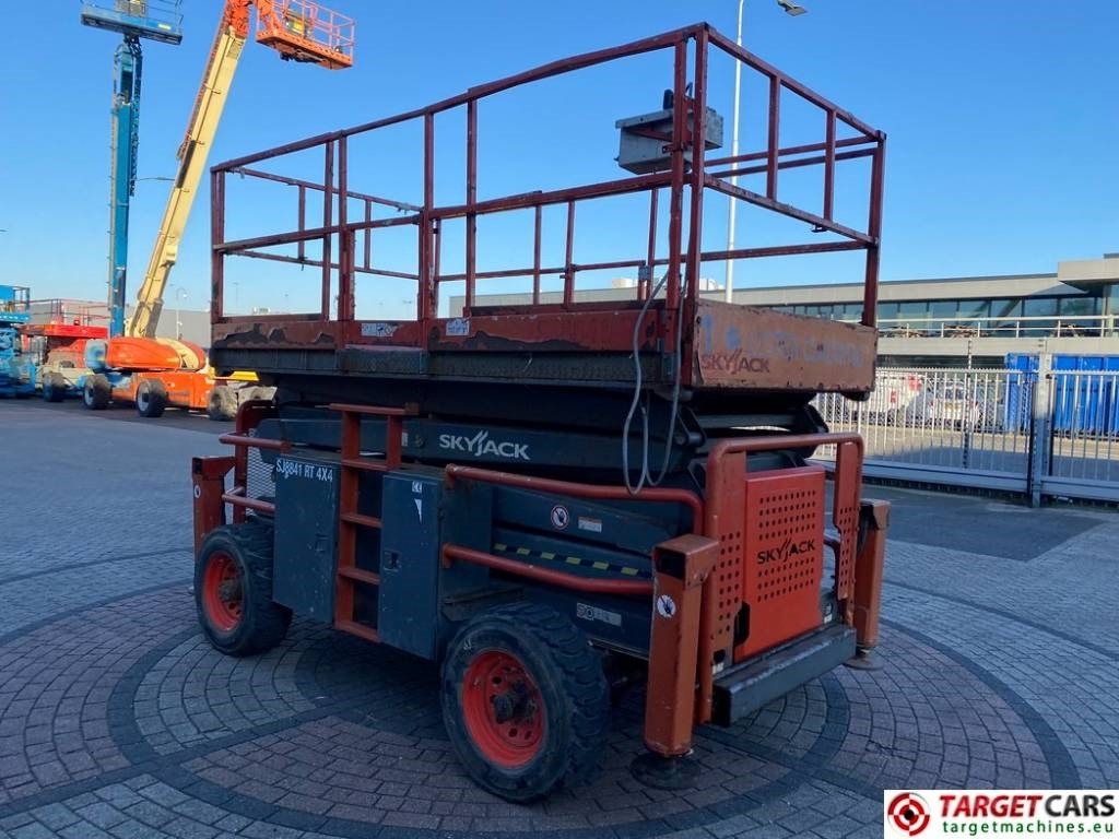 SkyJack SJ8841 RT Diesel 4x4 Scissor Work Lift 1430cm - Saxlift: bild 2 SkyJack SJ8841 RT Diesel 4x4 Scissor Work Lift 1430cm - Saxlift: bild 2