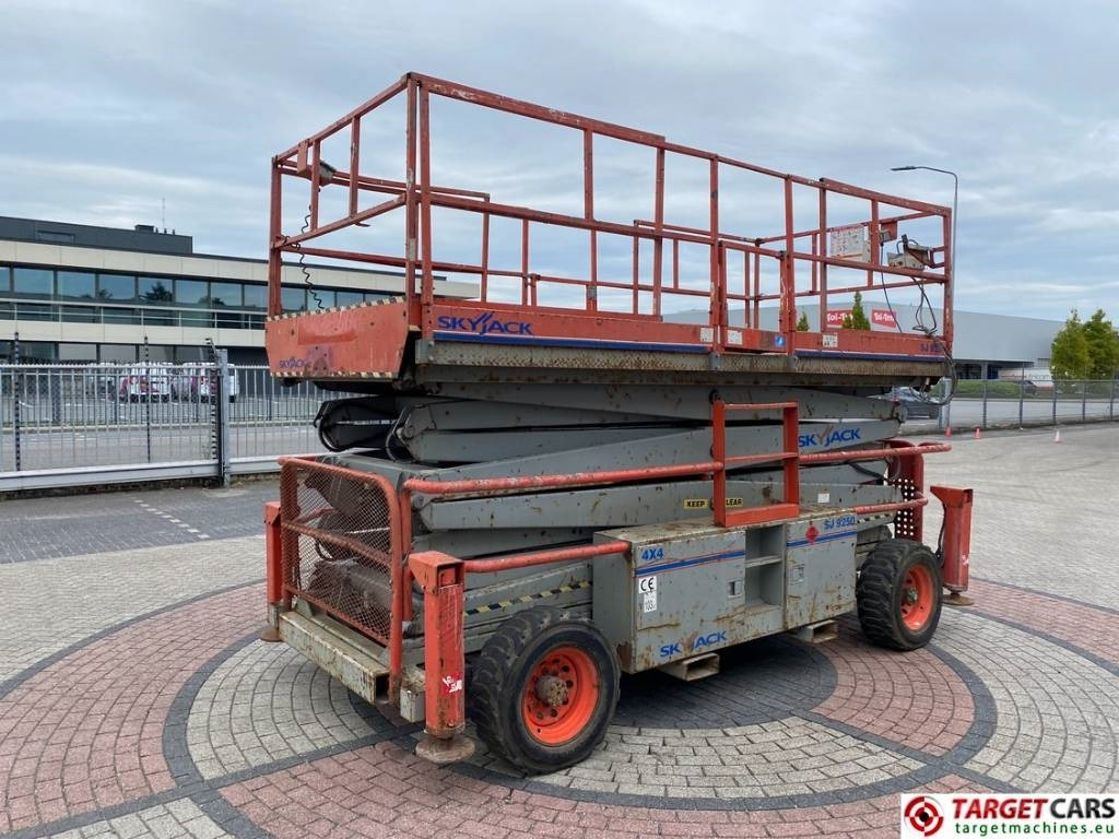 SkyJack SJ9250 RT Diesel Scissor Work Lift 1720cm - Saxlift: bild 3 SkyJack SJ9250 RT Diesel Scissor Work Lift 1720cm - Saxlift: bild 3