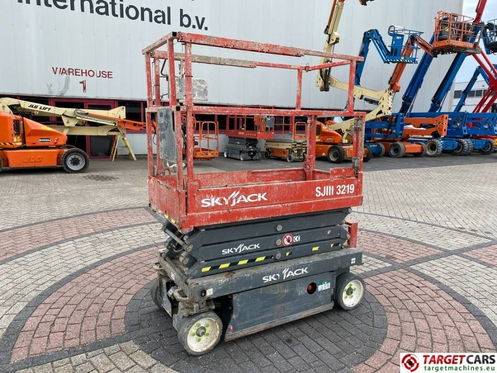 SkyJack SJIII-3219 Electric Scissor Work Lift 780cm - Saxlift: bild 1 SkyJack SJIII-3219 Electric Scissor Work Lift 780cm - Saxlift: bild 1