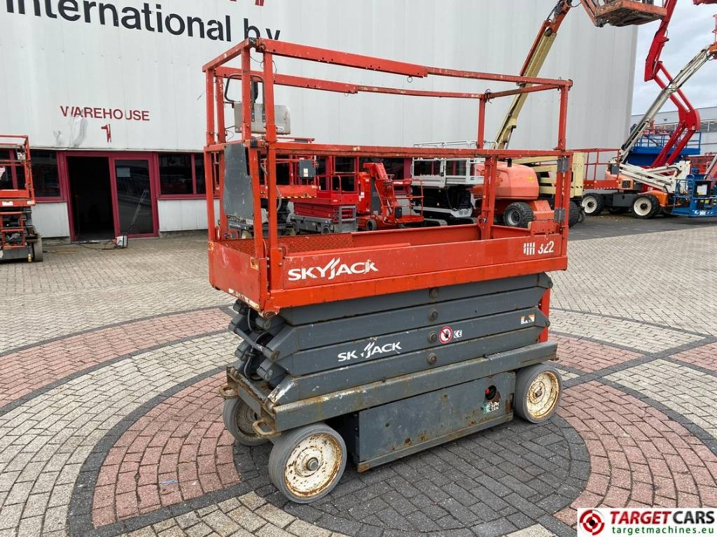 SkyJack SJIII-3226 Electric 3226 Scissor Work Lift 990cm - Saxlift: bild 1 SkyJack SJIII-3226 Electric 3226 Scissor Work Lift 990cm - Saxlift: bild 1
