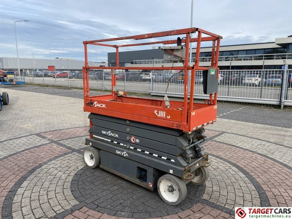 SkyJack SJIII-3226 Electric 3226 Scissor Work Lift 990cm - Saxlift: bild 2 SkyJack SJIII-3226 Electric 3226 Scissor Work Lift 990cm - Saxlift: bild 2