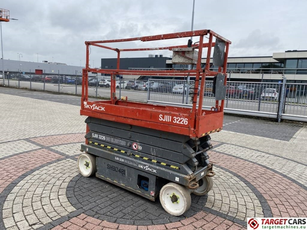 SkyJack SJIII-3226 Electric Scissor Work Lift 990cm - Saxlift: bild 2 SkyJack SJIII-3226 Electric Scissor Work Lift 990cm - Saxlift: bild 2