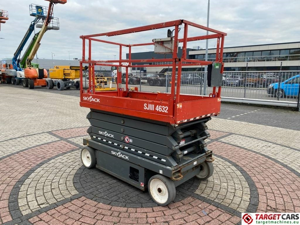 SkyJack SJIII-4632 Electric 4632 Scissor Work Lift 1170cm  - Saxlift: bild 2 SkyJack SJIII-4632 Electric 4632 Scissor Work Lift 1170cm  - Saxlift: bild 2