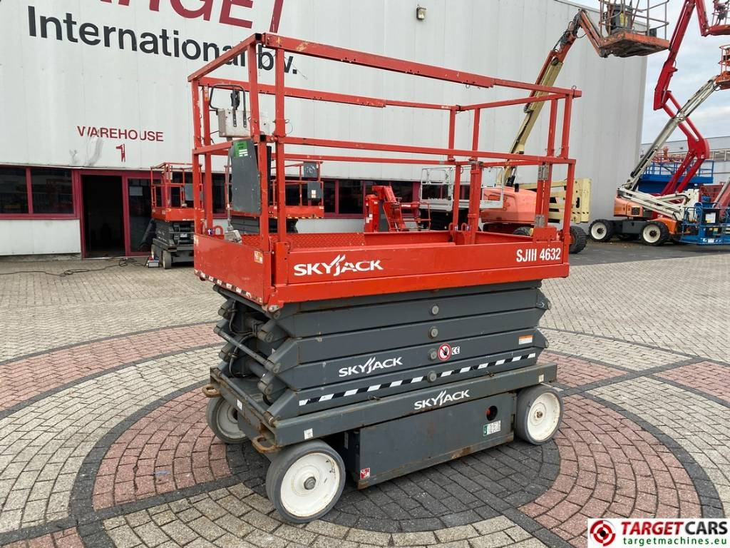 SkyJack SJIII-4632 Electric 4632 Scissor Work Lift 1170cm  - Saxlift: bild 1 SkyJack SJIII-4632 Electric 4632 Scissor Work Lift 1170cm  - Saxlift: bild 1