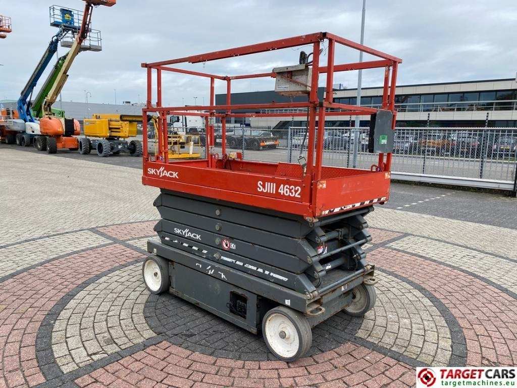 SkyJack SJIII-4632 Electric Scissor Work Lift 1170cm  - Saxlift: bild 2 SkyJack SJIII-4632 Electric Scissor Work Lift 1170cm  - Saxlift: bild 2