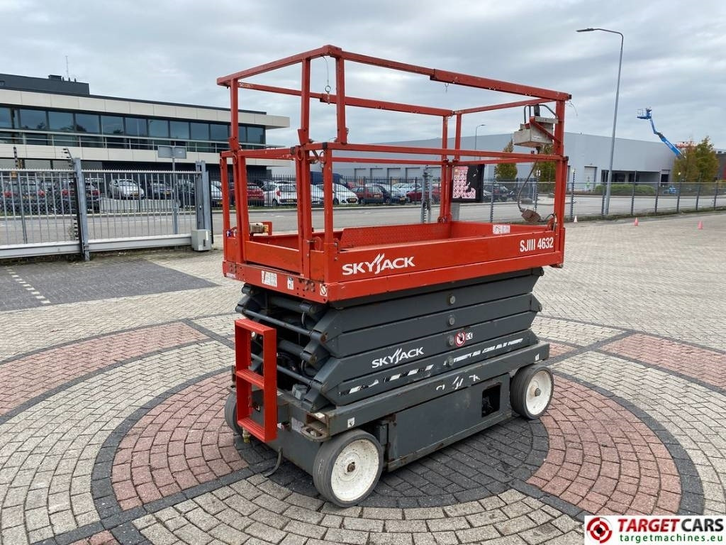 SkyJack SJIII-4632 Electric Scissor Work Lift 1170cm  - Saxlift: bild 3 SkyJack SJIII-4632 Electric Scissor Work Lift 1170cm  - Saxlift: bild 3